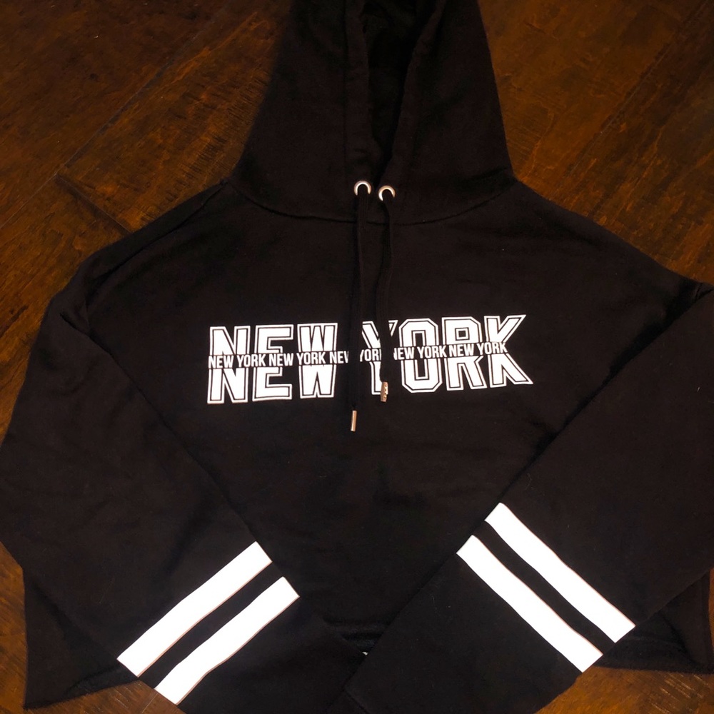 H&M New York design black cropped hoodie